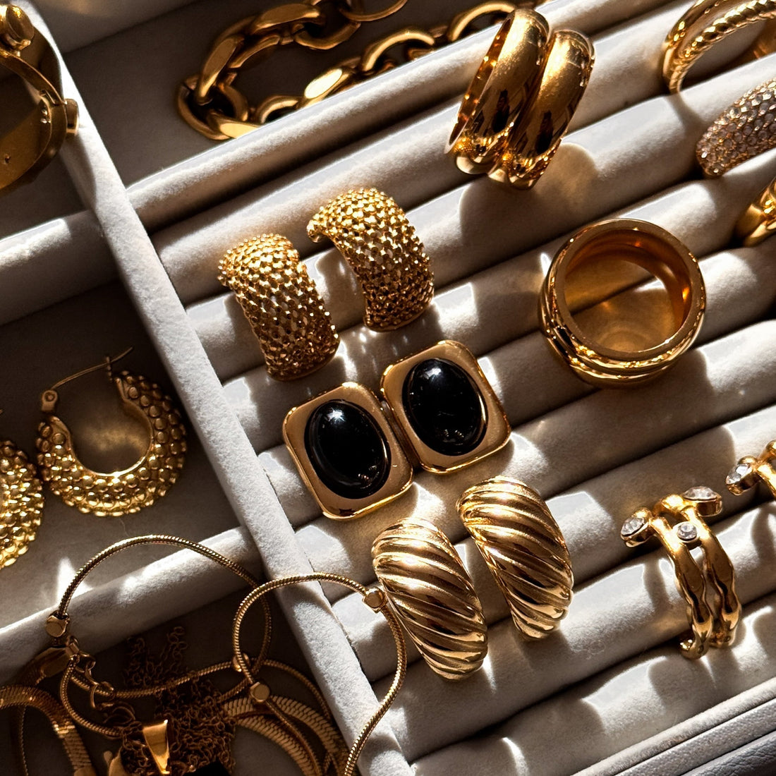 Elevate Your Style with Black Stone Jewellery: Discover the Timeless Elegance of Queen & Co.