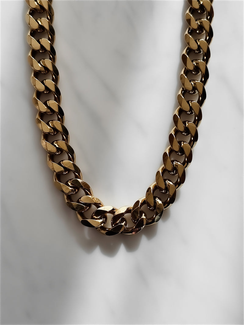 Flame Necklace Gold - Queen&Collection