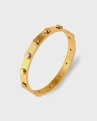 "Close-up of the Manifest Bracelet by Queen & Collection, featuring a sleek 18K gold-plated design, embodying elegance and timeless appeal."

