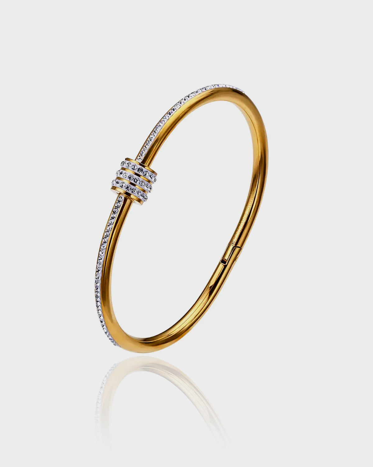 Melbourne Bracelet from Queen & Co. featuring a delicate chain with a minimalist design and a single, elegant charm.