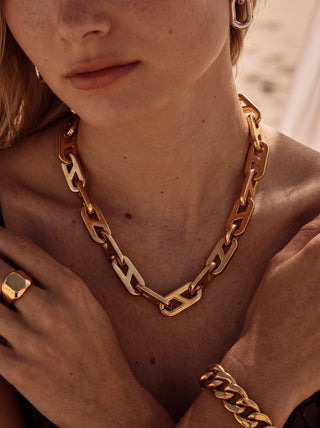Edge Necklace – Gold Minimal Chain Necklace Waterproof 316L Stainless Steel | Queen & Co