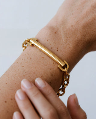 Axis Bracelet – Gold Bar Chain Bracelet Waterproof 316L Stainless Steel | Queen & Co