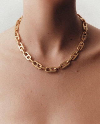 Edge Necklace – Gold Minimal Chain Necklace Waterproof 316L Stainless Steel | Queen & Co