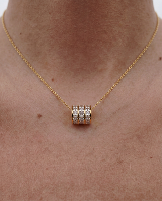 Queen and Co. Scinta Necklace – 18K Gold Plated, Minimal Square Pendant Necklace